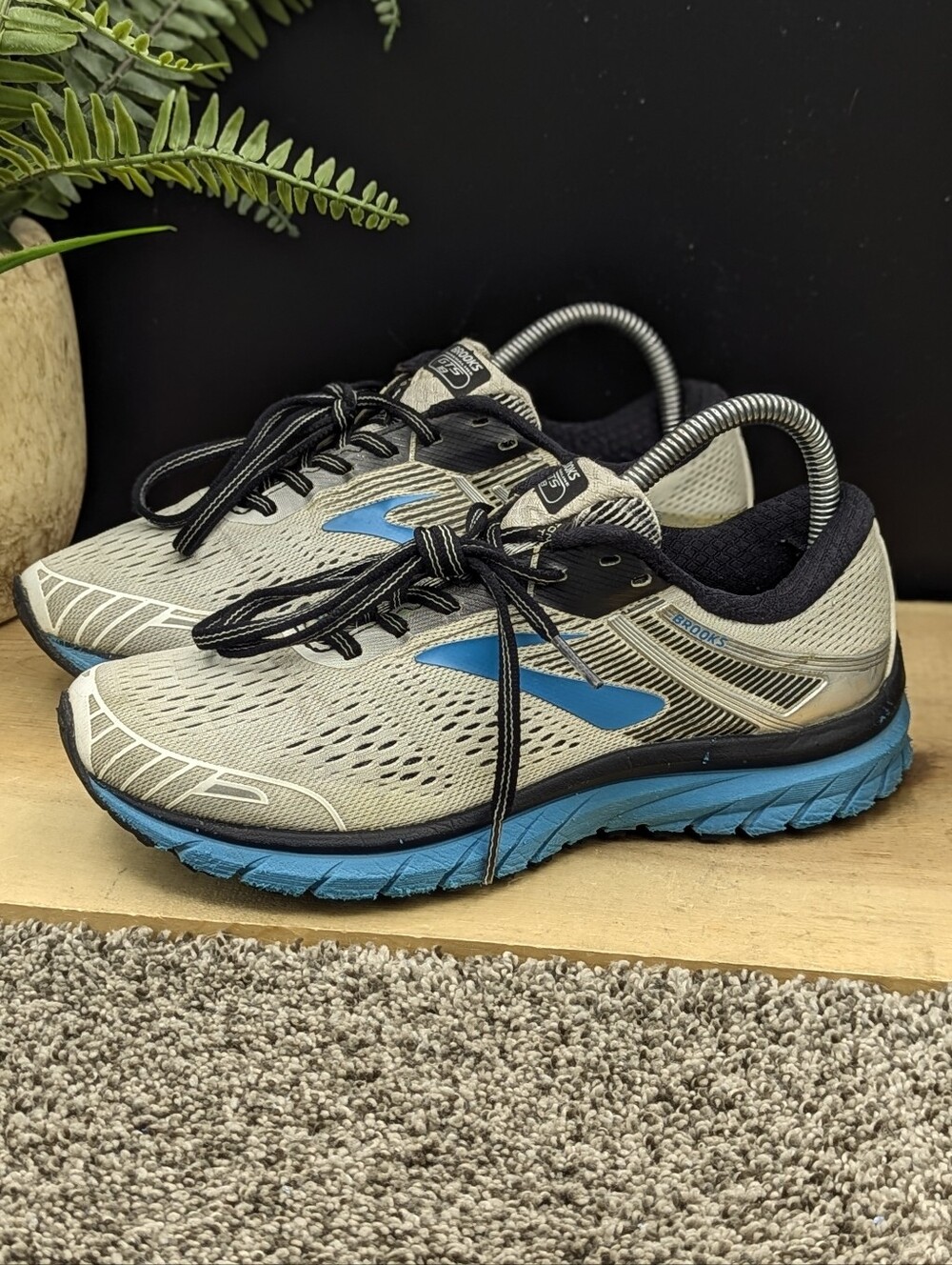 Brooks Adrenaline GTS 18 Blue Green Gray Women's Size 8B Running Shoes